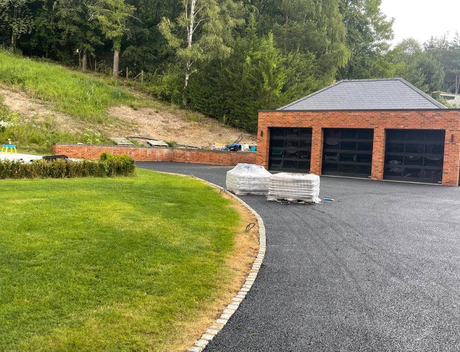 Tarmac sweep with sett edge to a triple garage