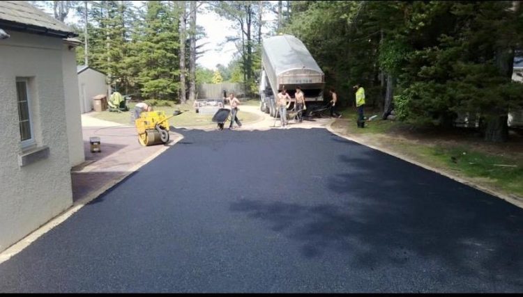 DriveScape crew laying and rolling hot tarmac