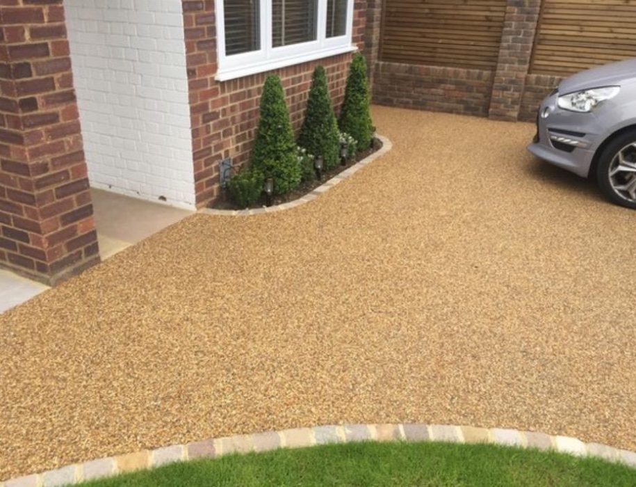 Gold resin driveway with topiary and sett edging